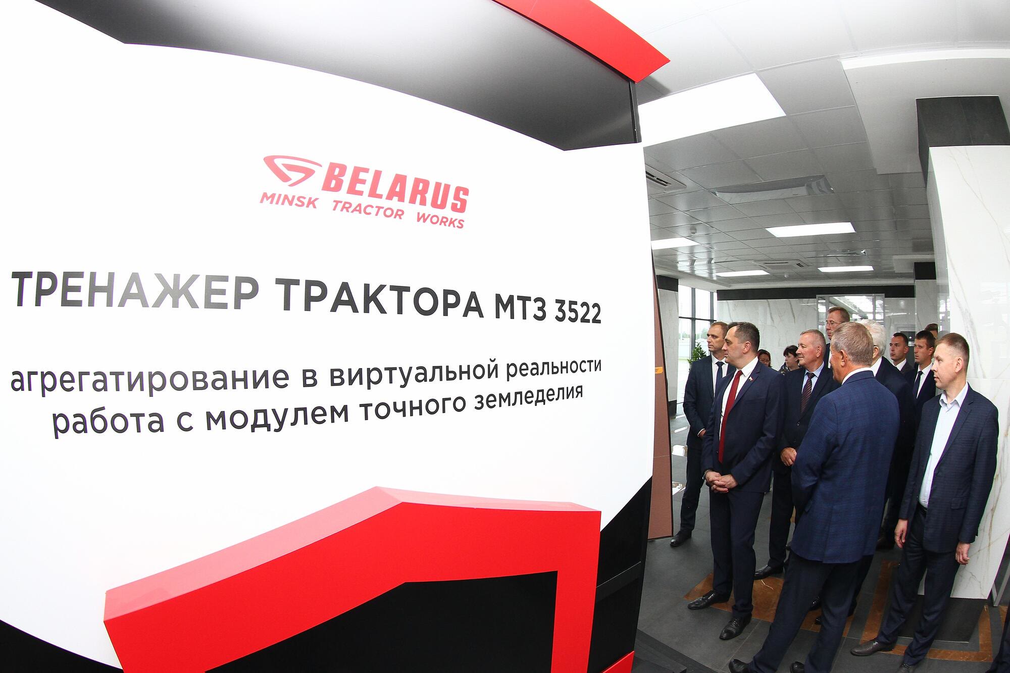 Центр точного земледелия СХП «Мазоловогаз» посетил председатель Витебского областного исполнительного комитета Александр Субботин