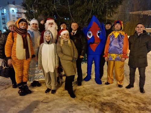 На главной елке Городокского района зажглись Новогодние огни.