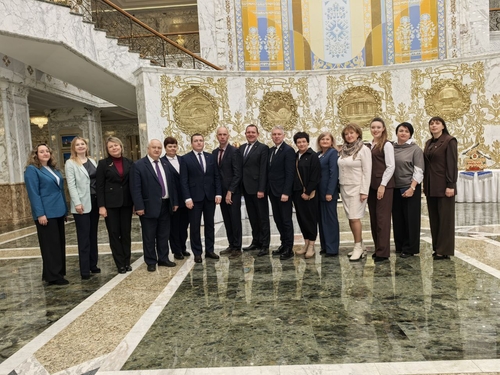 Актив Витебской областной организации РОО «Белая Русь» gjctnbk главный символ суверенитета страны — Дворец Независимости