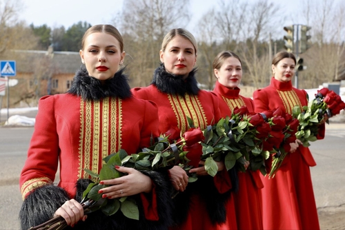 В рамках семинара участники посетили памятник Герою Советского Союза Сильницкому М.Ф. и возложили цветы