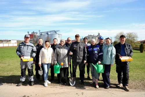 Руководство и коллектив вместе: УП «Витебскоблгаз» вышел на субботник в СХП «Мазоловогаз»