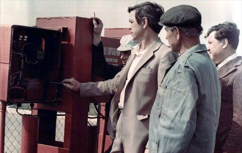 Ремонтные работы на станции электрохимической защиты на резервуарной установке сжиженного газа в г. Орше, 1970-е годы