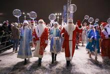 Праздничное шествие Дедов Морозов и Снегурочек в рамках городской акции «Зажжем ёлку вместе» 