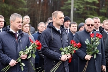 Сохраняя связь поколений: руководство УП «Витебскоблгаз» почтило память жертв деревни Шуневка