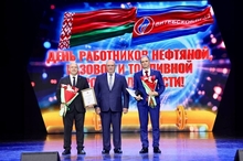 День работников нефтяной, газовой и топливной промышленности.