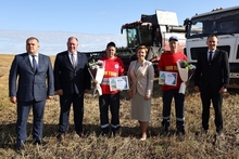 У нас новые лидеры уборочной страды в СХП "Мазоловогаз".