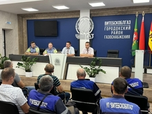  Перед трудовым коллективом выступили старший госавтоинспектор ОГАИ Городокского РОВД, старший лейтенант милиции Ескин Никита Владимирович, и старший инспектор по административной практике ОГАИ Городокского РОВД, майор милиции Чибисов Петр Алексеевич.