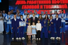Конкурсную программу оценивали почетные гости, руковод­ство предприятия, ди­ректора филиалов, на­чальники районов газ­оснабжения.