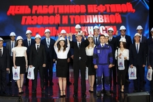  И от имени молодых специалистов Дмитрий Фадеев произнес клятву газовика! Мы желаем молодым специалистам и более опытным коллегам двигаться только вперед и никогда не останавливаться на достигнутом!