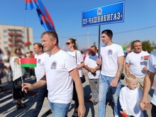 Руководство и коллектив ПУ "Чашникигаз" приняло участие в торжественном шествии колонны трудовых коллективов района и возложении цветов к Братской могиле в г.Чашники. 